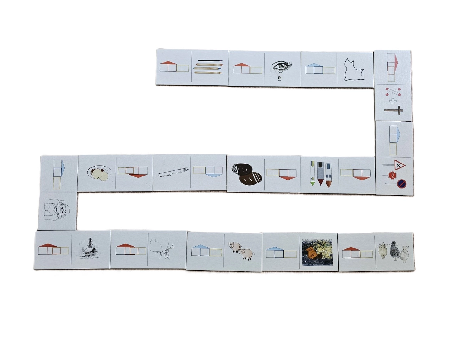 Spatzenlernen - Lerntherapie Prävention. Lernförderung – eine Reihe von Spielsteinen, die in einer Reihenfolge angeordnet sind, wahrscheinlich aus einem Matching-Spiel, mit verschiedenen Symbolen wie Häusern